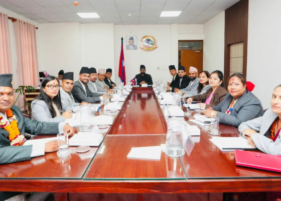  अरूले  ऋण लिँदा बेठीक,आफूले लिए ठीक